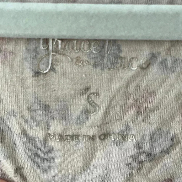 Grace & Lace Flowered Pink pocket Tank size Small - Picture 4 of 6